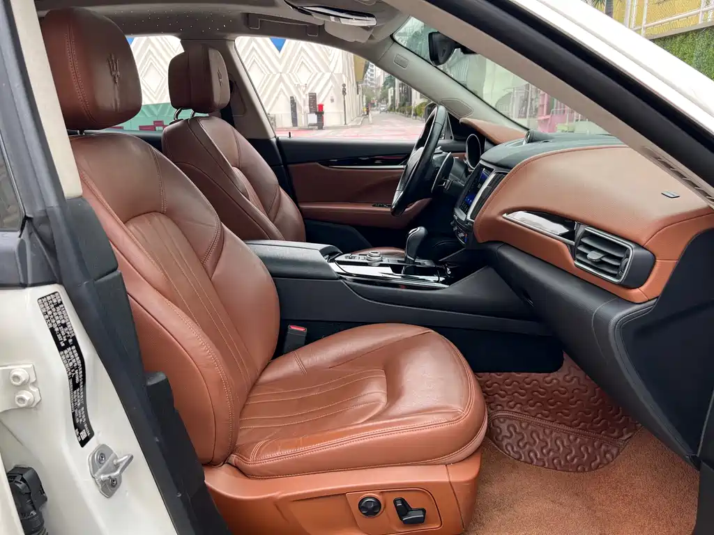 Maserati Levante 2018 — фото 12