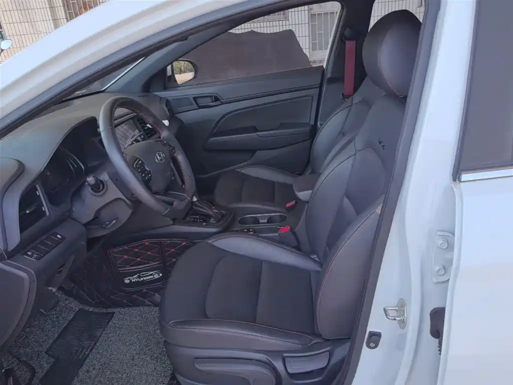Hyundai Elantra 2019 — фото 15