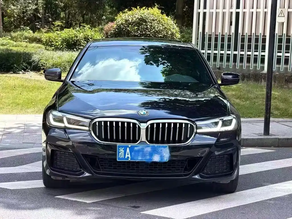 BMW 5 Series 2023 — фото 2