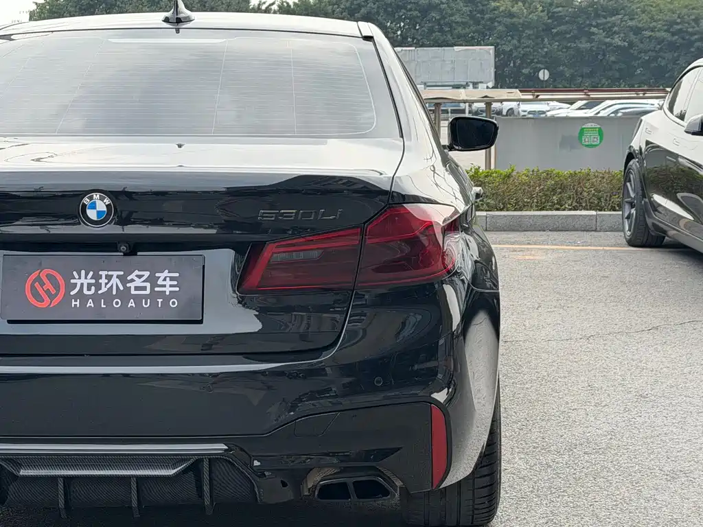 BMW 5 Series 2020 — фото 10