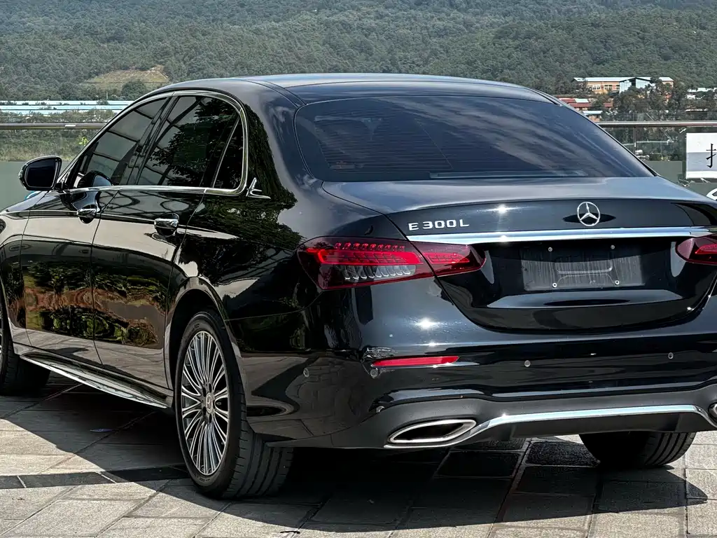 Mercedes-Benz E-Class 2022 — фото 10