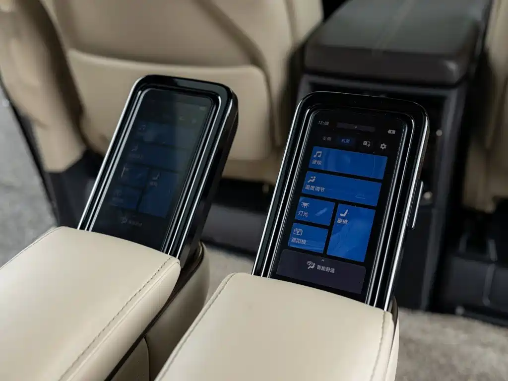 Toyota Alphard 2024 — фото 22