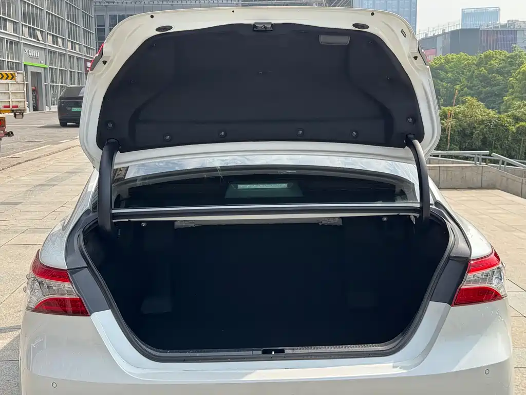 Toyota Camry 2022 — фото 20
