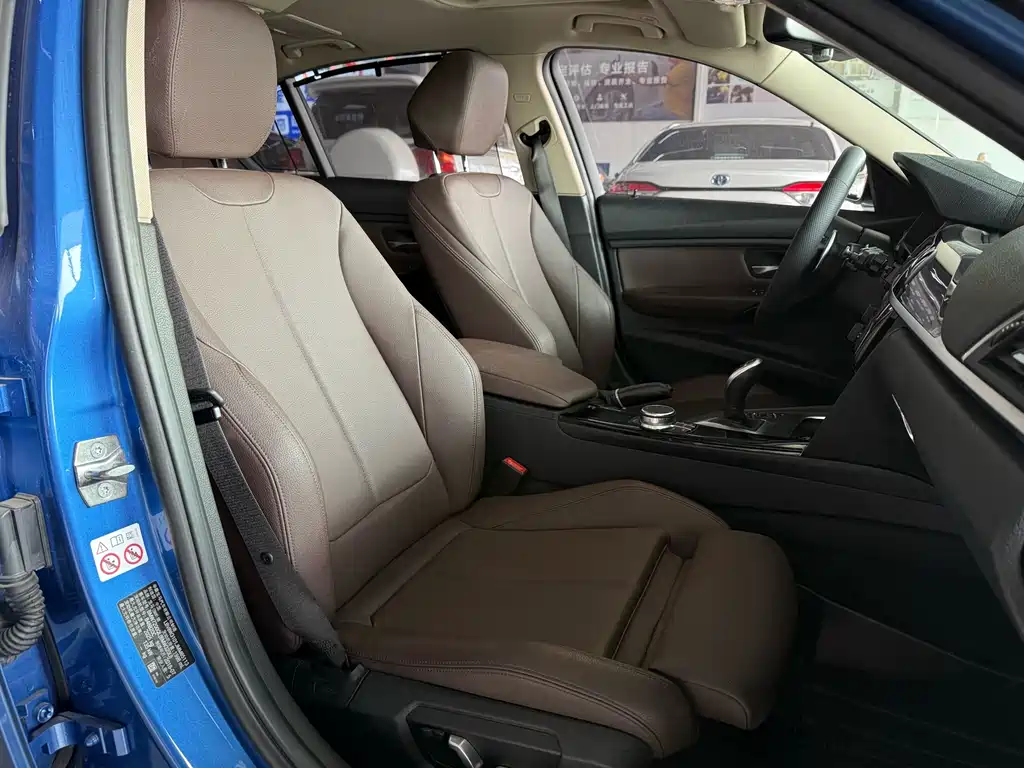 BMW 3 Series 2018 — фото 15