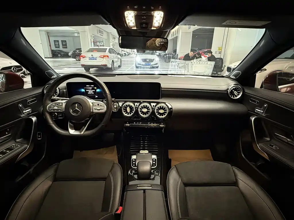 Mercedes-Benz A-Class 2018 — фото 12