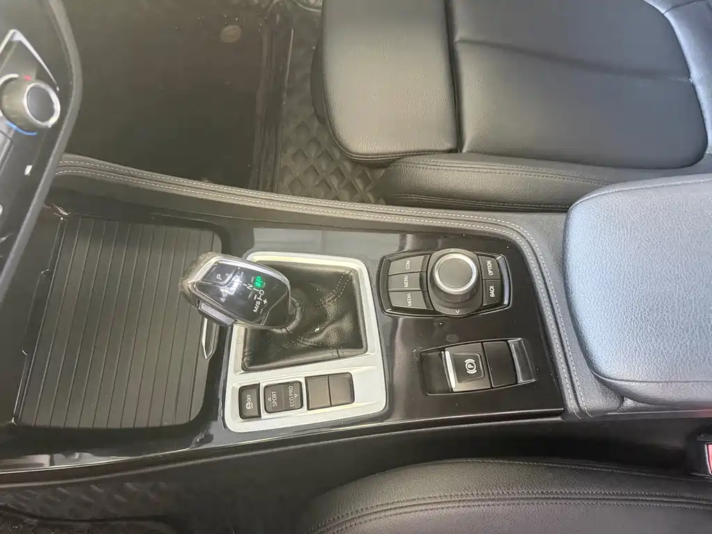 BMW 1 Series 2018 — фото 13