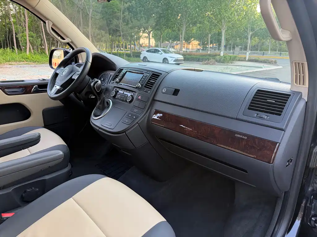 Volkswagen Multivan 2015 — фото 12