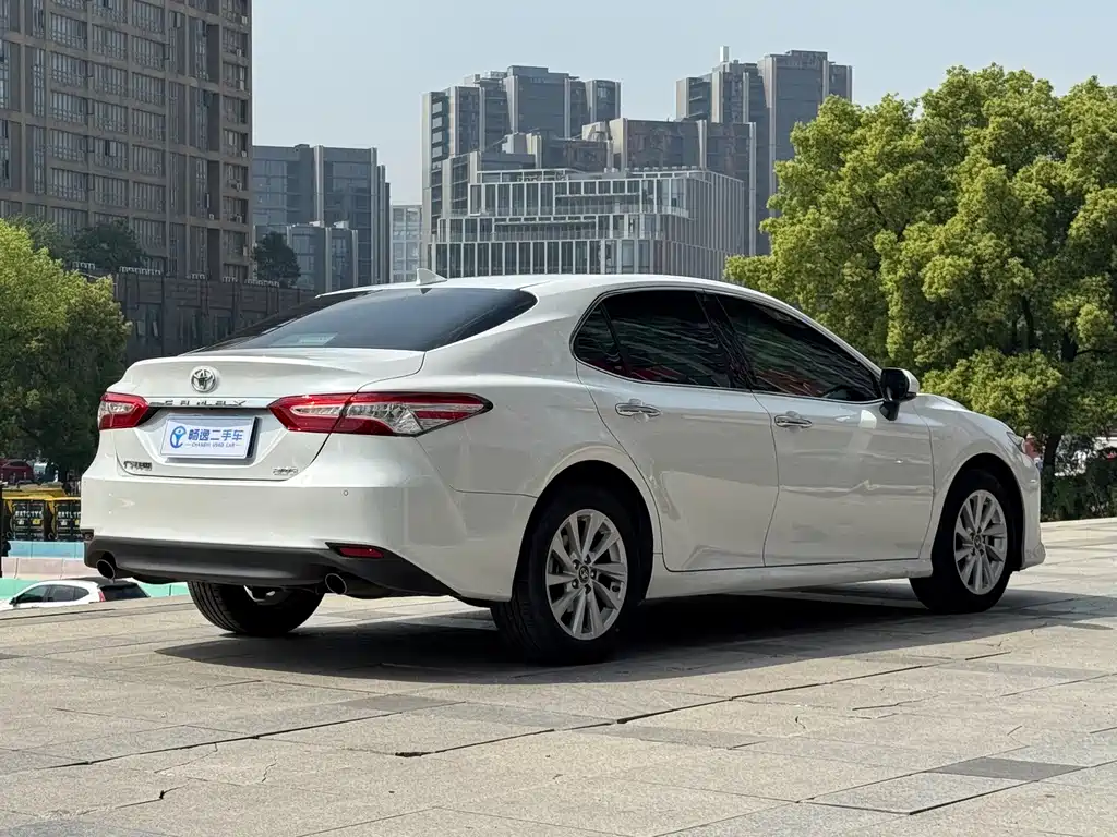 Toyota Camry 2022 — фото 3