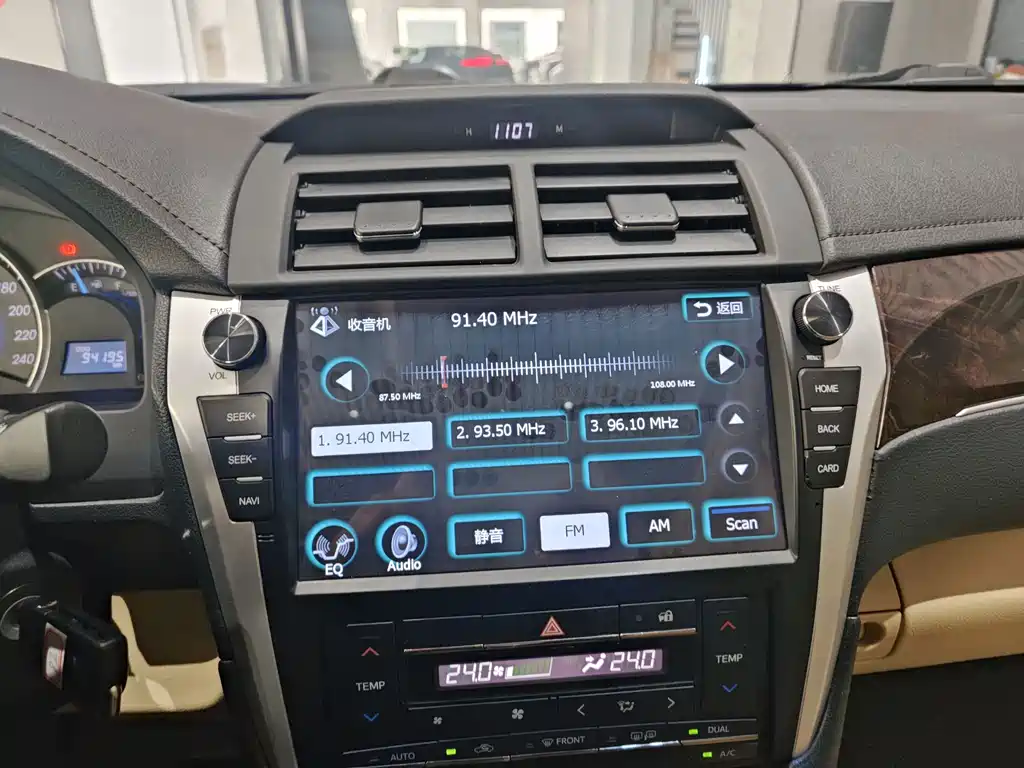 Toyota Camry 2015 — фото 19