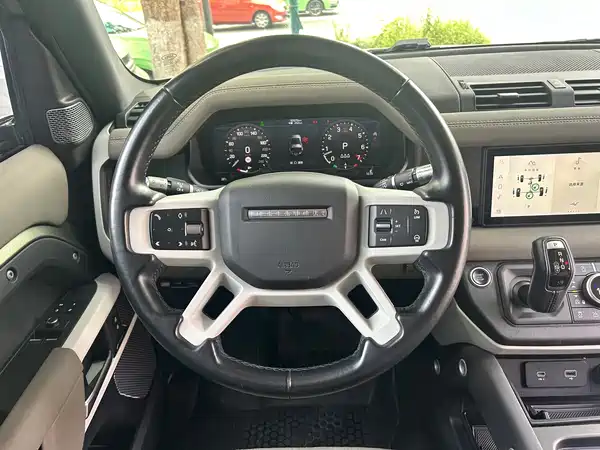Land Rover Defender 2021