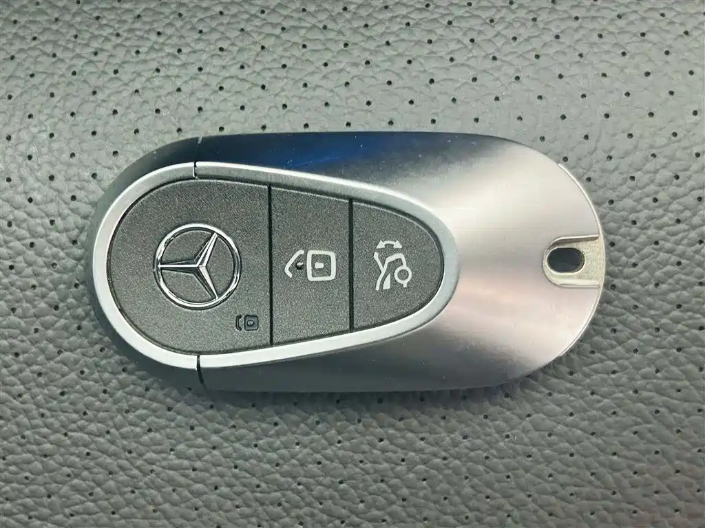 Mercedes-Benz C-Class 2023 — фото 13