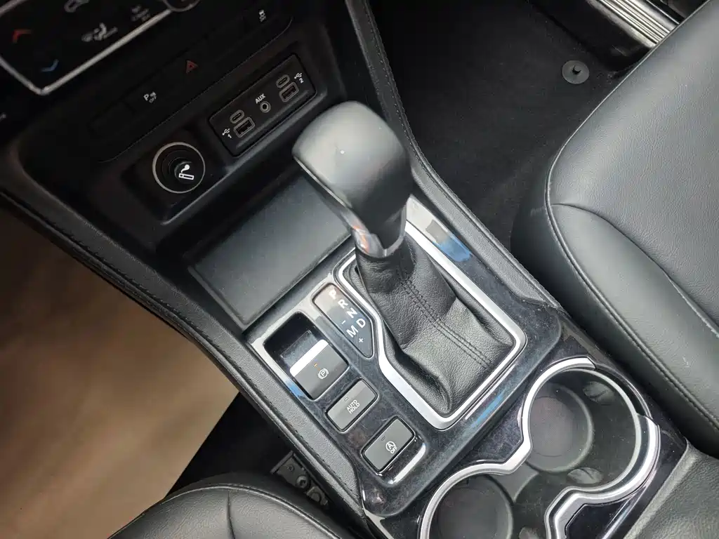 Jeep Commander 2019 — фото 13