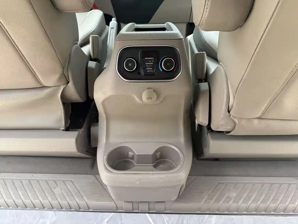 Ford Tourneo 2017 — фото 21