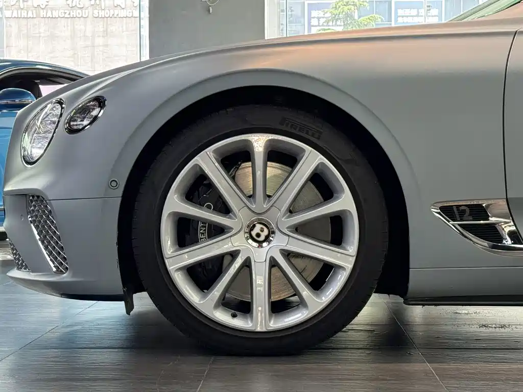Bentley Continental 2020 — фото 18