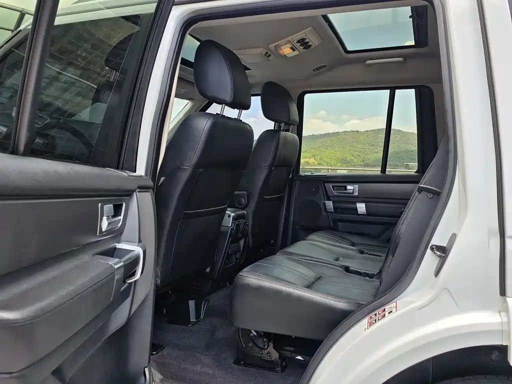 Land Rover Discovery 2015 — фото 11