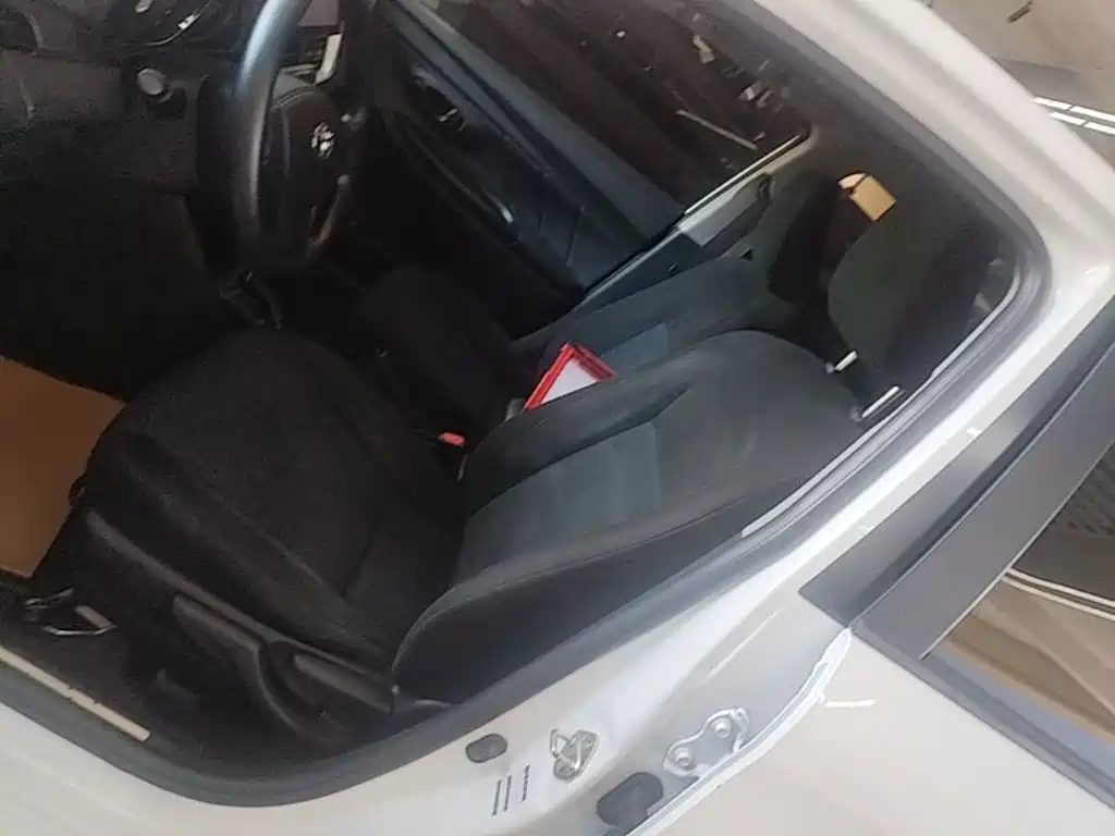 Toyota Yaris L 2018 — фото 15