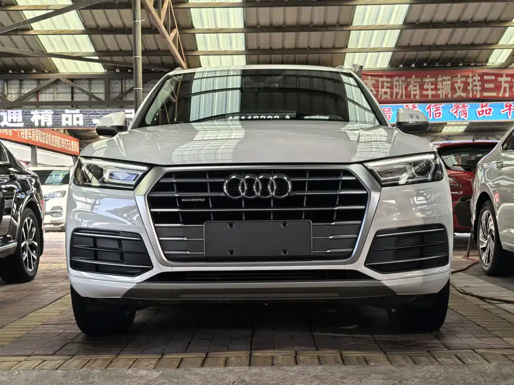Audi Q5L 2020 — фото 1
