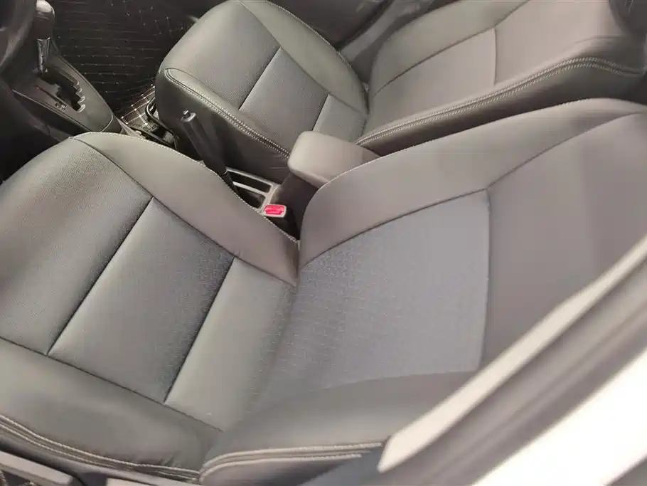 Toyota Yaris L 2018 — фото 9