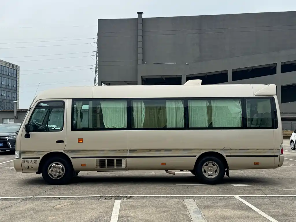 Toyota Coaster 2011 — фото 4