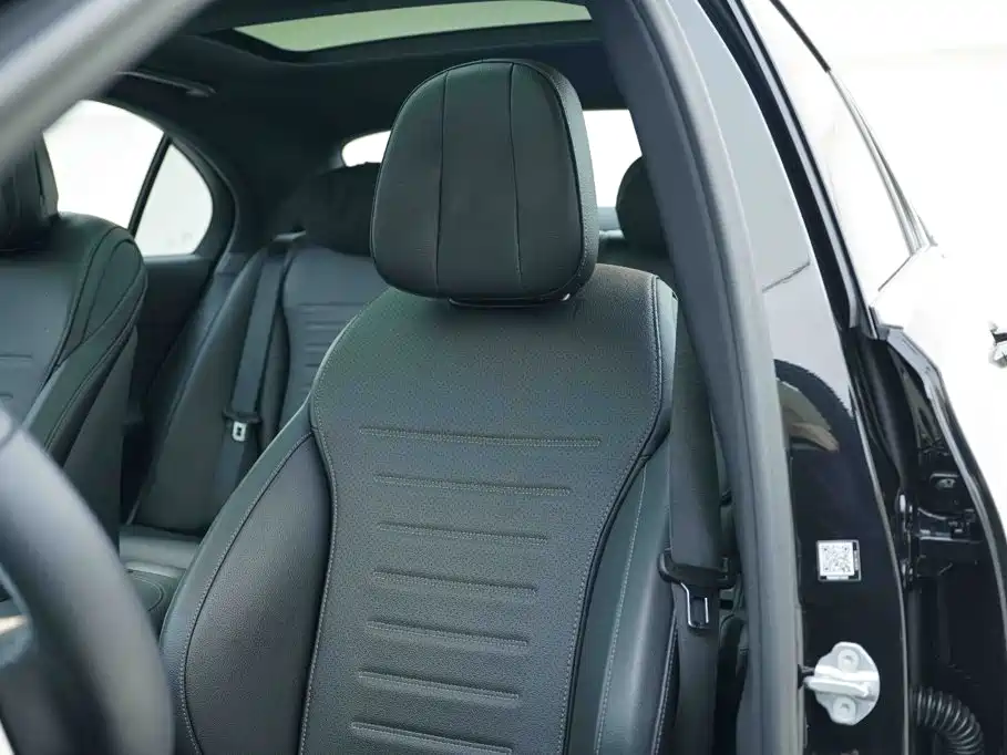 Mercedes-Benz C-Class 2023 — фото 12
