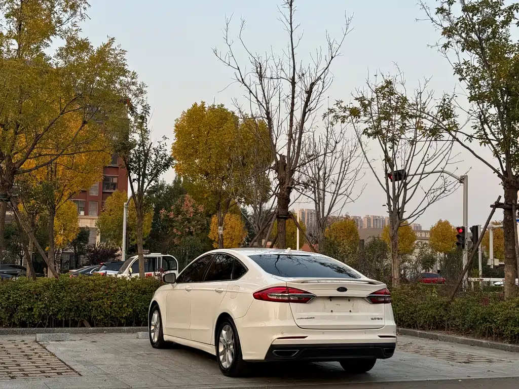 Ford Mondeo 2018 — фото 15
