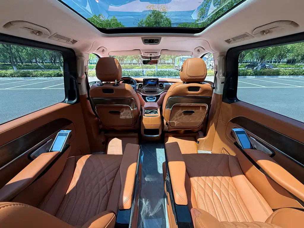 Mercedes-Benz V-Class 2023 — фото 13
