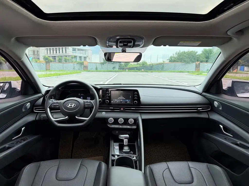 Hyundai Elantra 2025