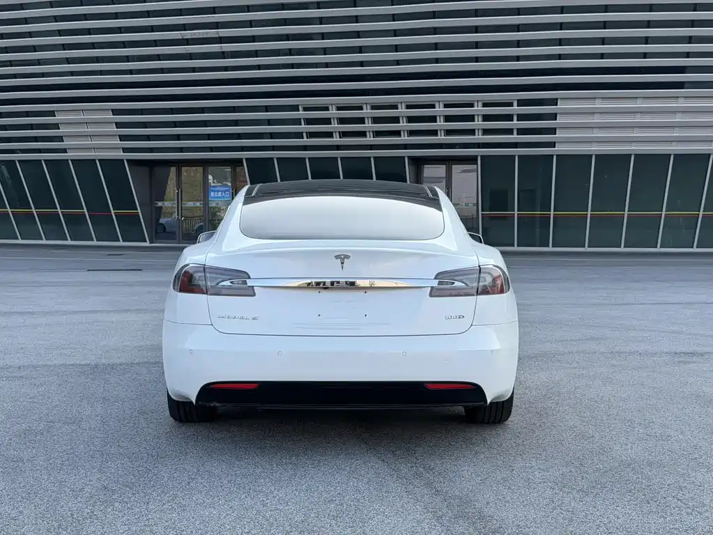 Tesla Model S 2018 — фото 6