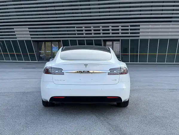 Tesla Model S 2018