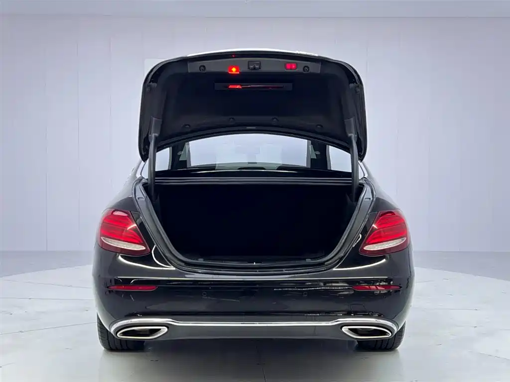 Mercedes-Benz E-Class 2020 — фото 9