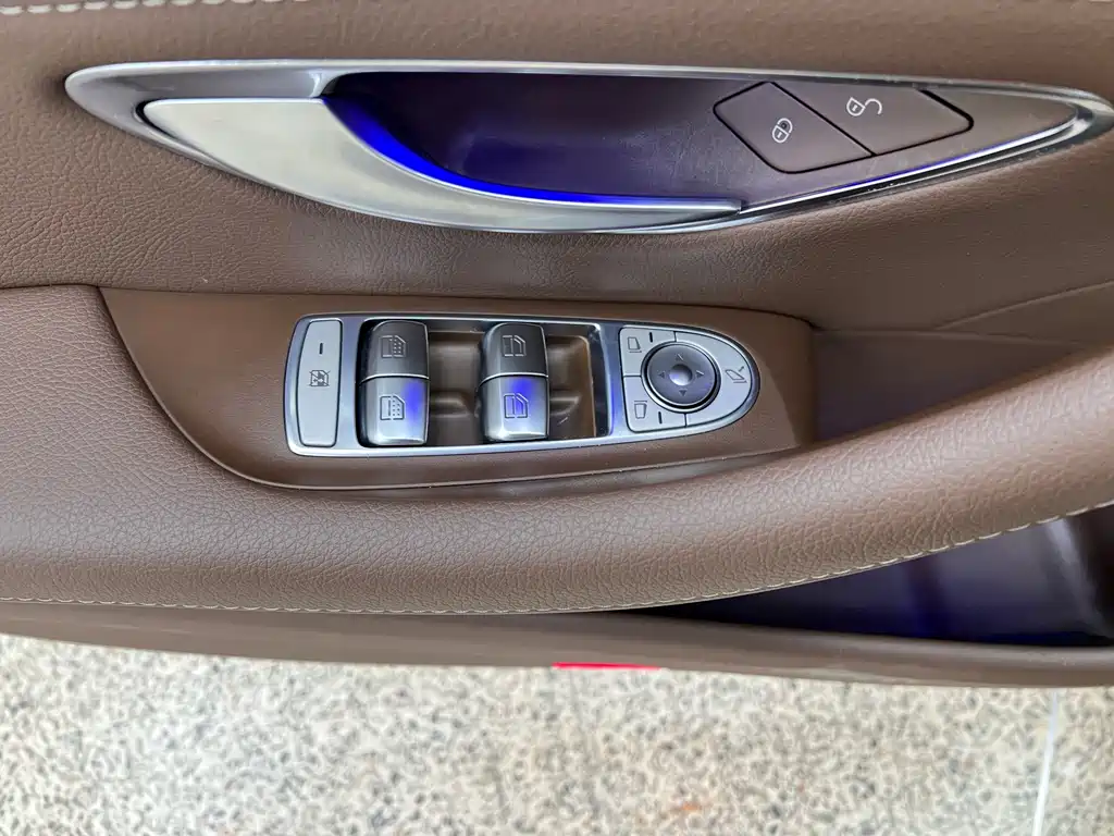 Mercedes-Benz E-Class 2023 — фото 13