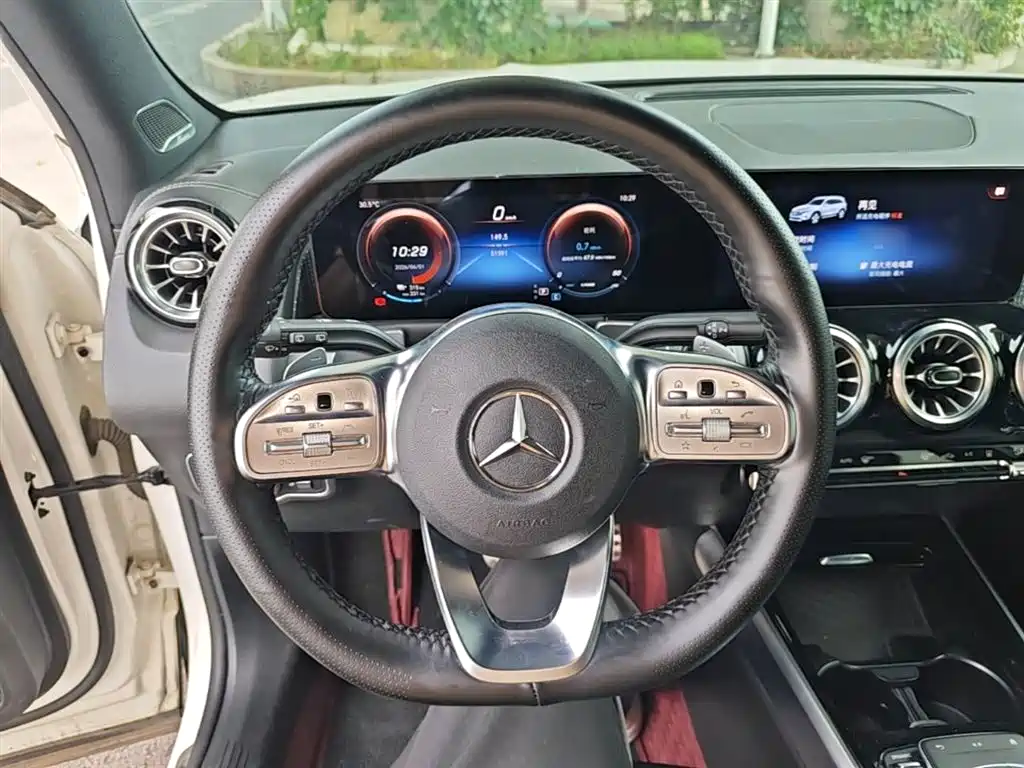 Mercedes-Benz EQB 2022 — фото 11