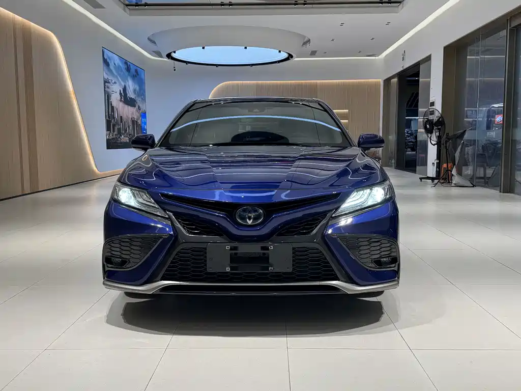 Toyota Camry 2018 — фото 4