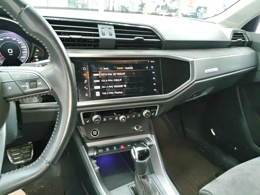 Audi Q3 2021 — фото 14
