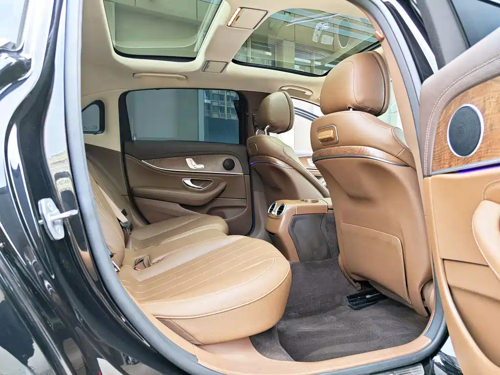 Mercedes-Benz E-Class 2019 — фото 10