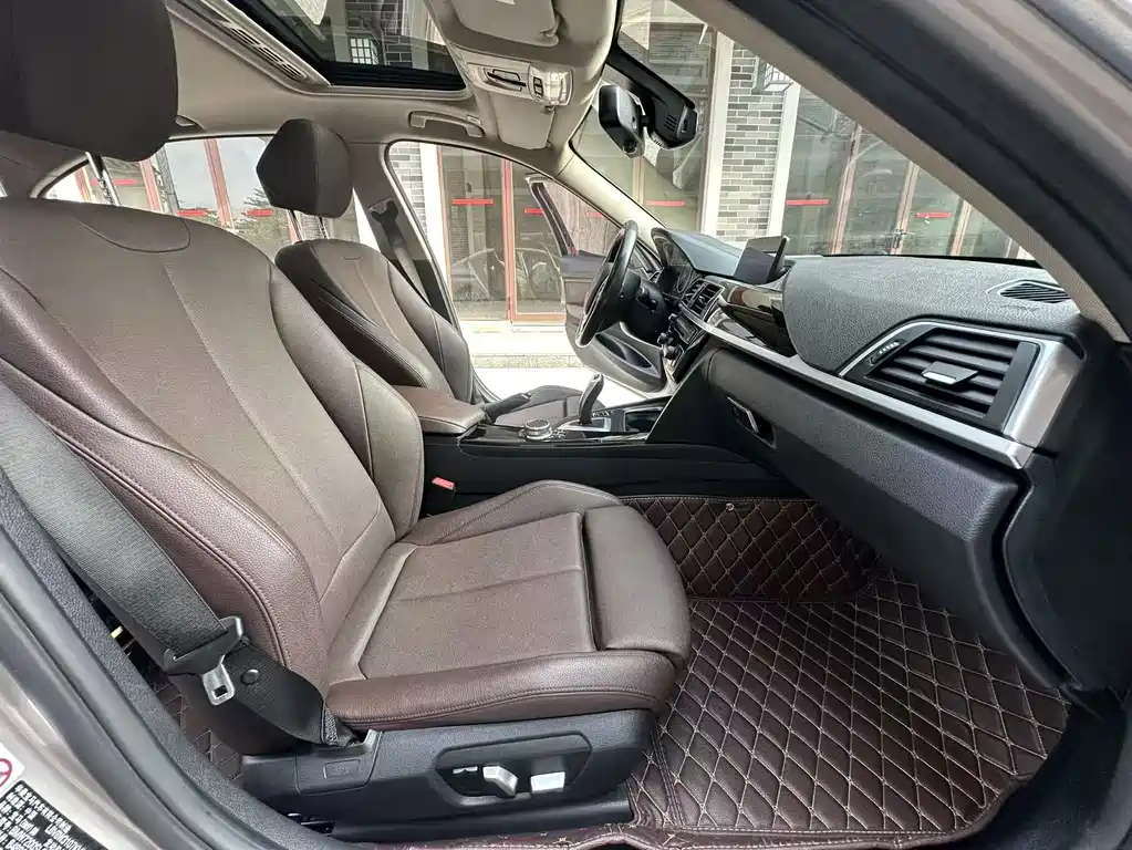 BMW 3 Series 2018 — фото 10