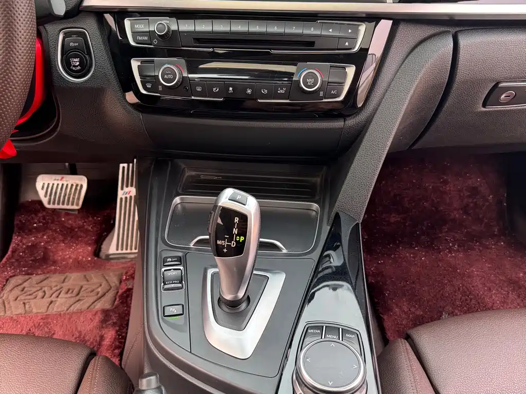 BMW 3 Series 2019 — фото 13