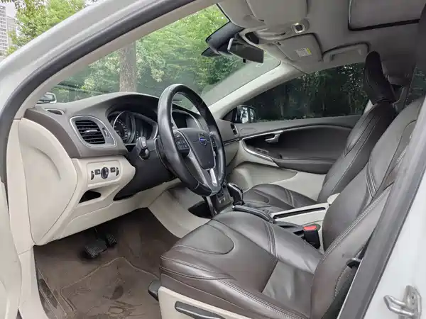 Volvo V40 2015