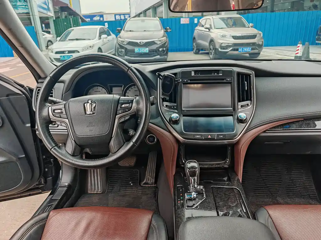 Toyota Crown 2018 — фото 12