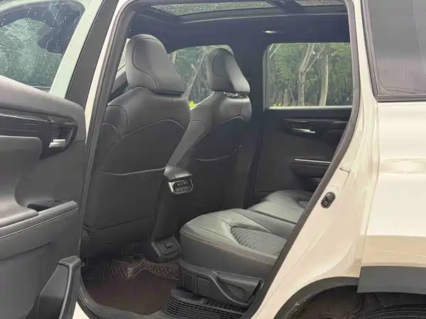 Toyota Crown Kluger 2022