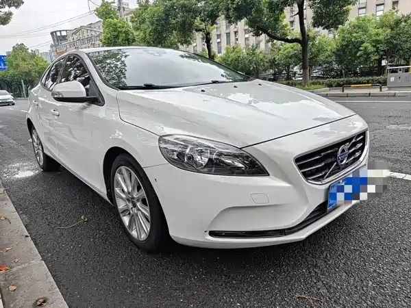 Volvo V40 2015
