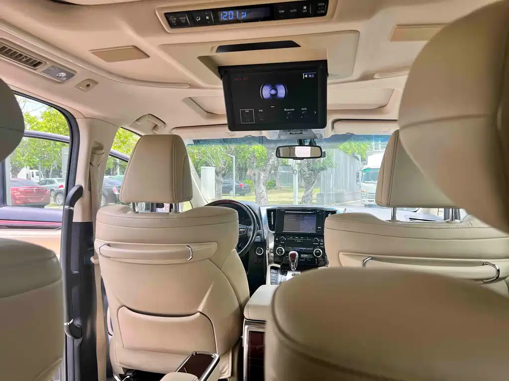 Toyota Alphard 2017 — фото 20