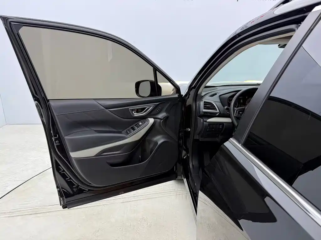 Subaru Forester 2023 — фото 17