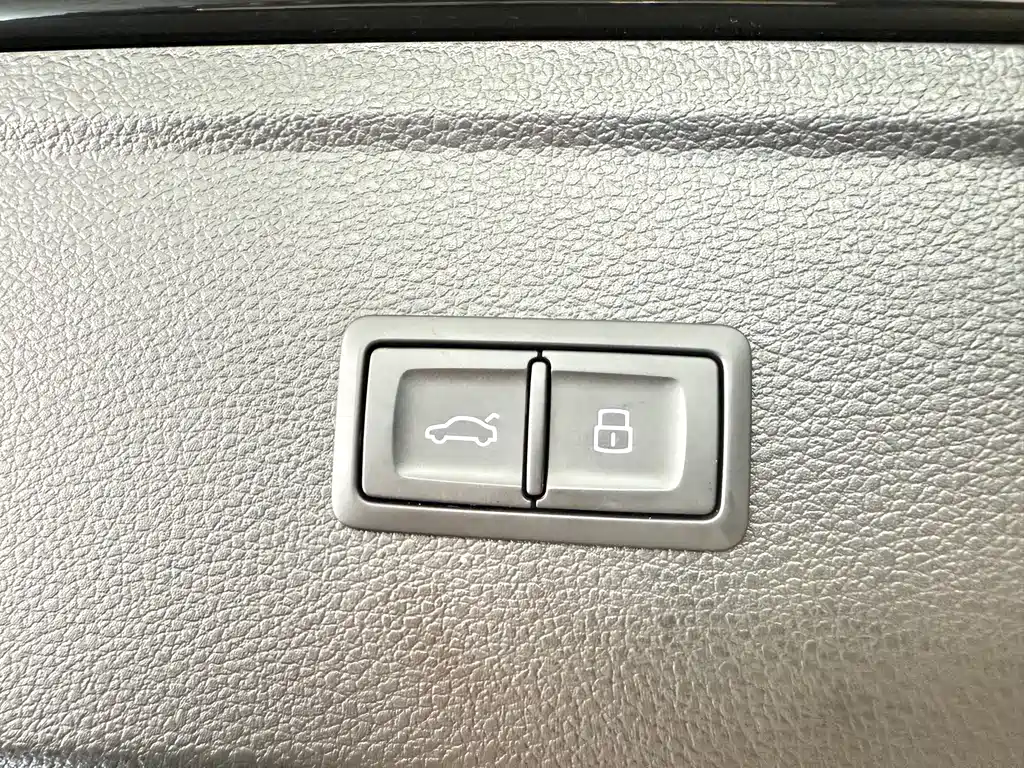 Audi Q5L 2023 — фото 9