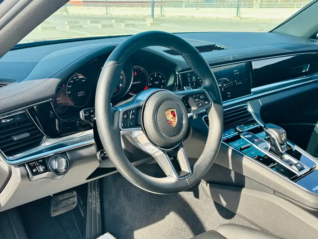 Porsche Panamera 2018 — фото 12