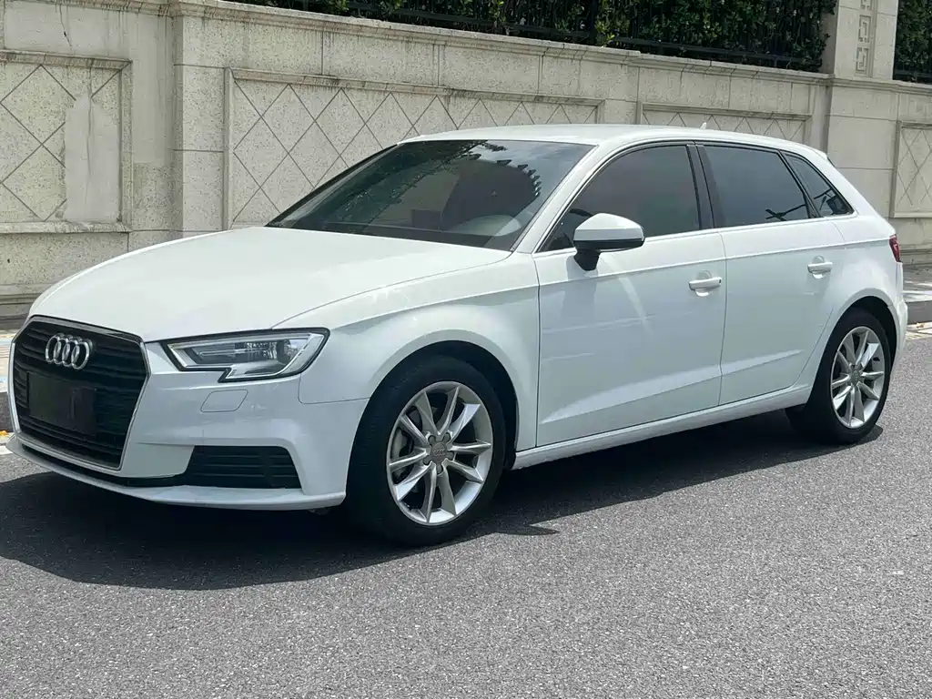 Audi A3 2018 — фото 1