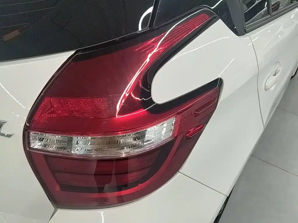 Toyota Yaris L 2021 — фото 8