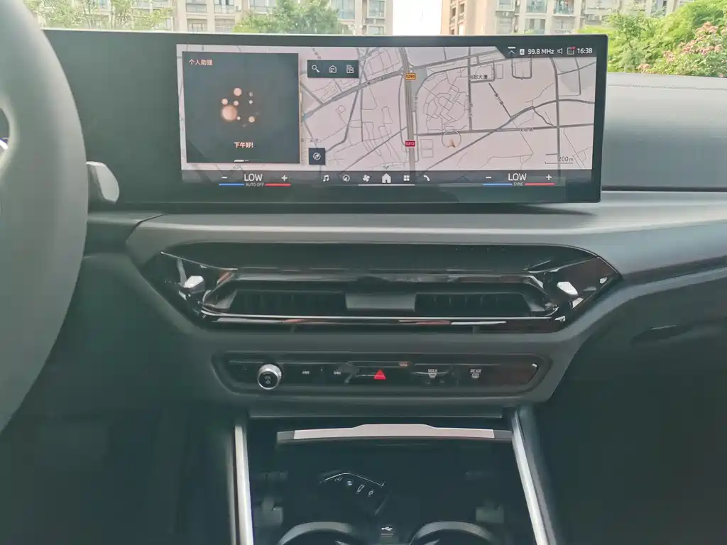 BMW 3 Series 2025 — фото 15