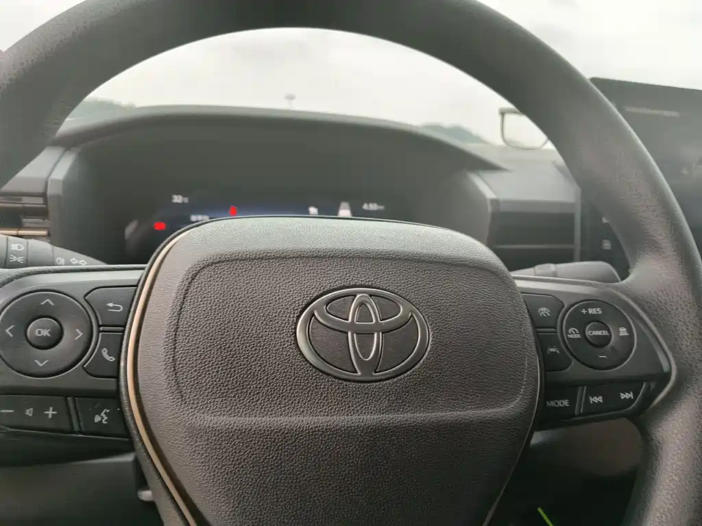 Toyota Corolla 2025 — фото 12