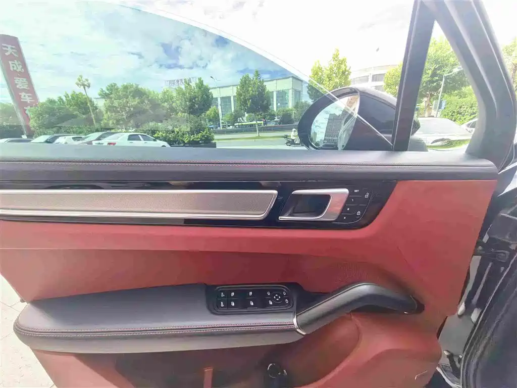 Porsche Cayenne 2022